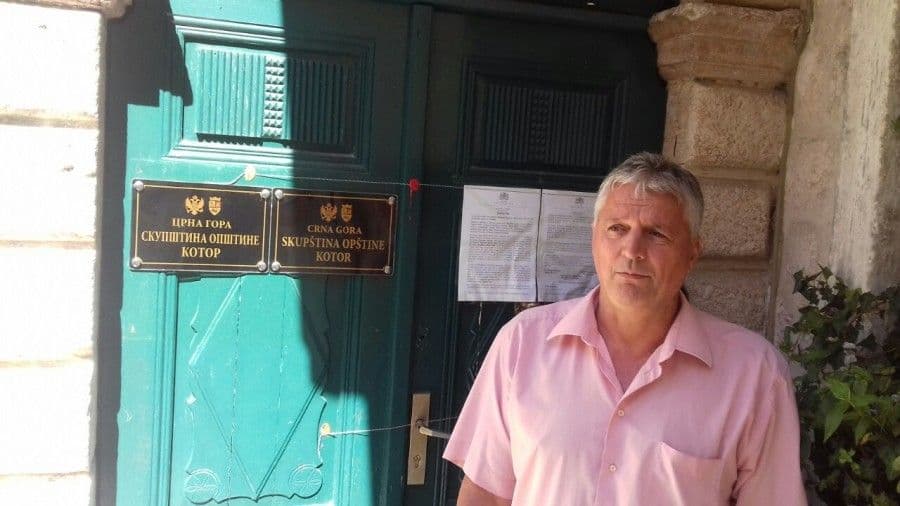 O smjeni Dragice Perović u hotelu "Vardar" O smjeni Dragice Perović u hotelu "Vardar"