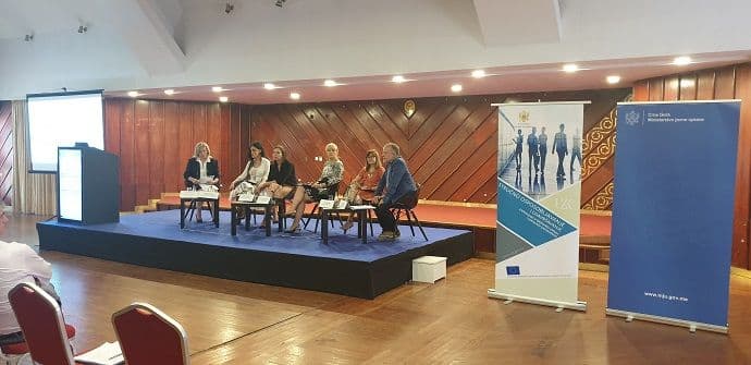 Korišćenjem ICT tehnologija reformišemo i unapređujemo javnu upravu Korišćenjem ICT tehnologija reformišemo i unapređujemo javnu upravu