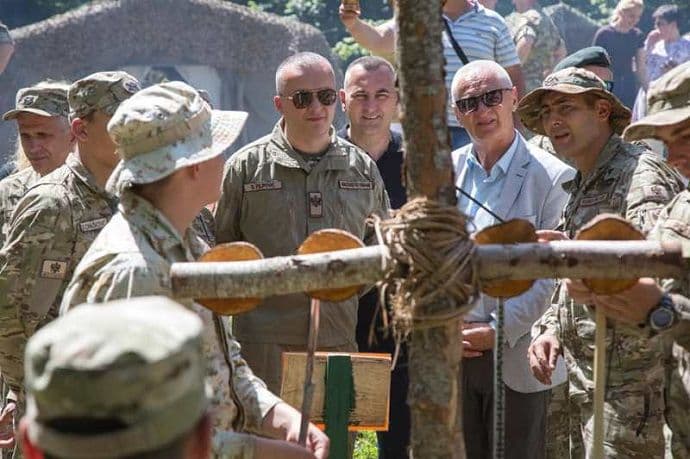 Filipović i Volkov sa Mišnićem obišli polaznike Ljetnjeg vojnog kampa na Štitarici Filipović i Volkov sa Mišnićem obišli polaznike Ljetnjeg vojnog kampa na Štitarici