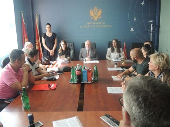 Potpisani ugovori sa predstavnicima NVO Potpisani ugovori sa predstavnicima NVO