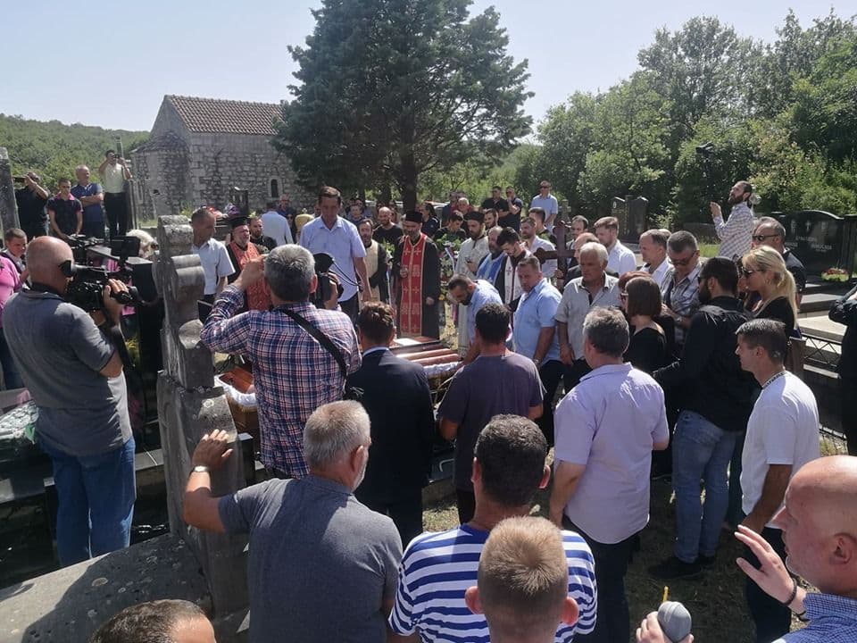 Sahranjen Momir Bulatović, na sahrani Pažin, Vulin.. Standard
