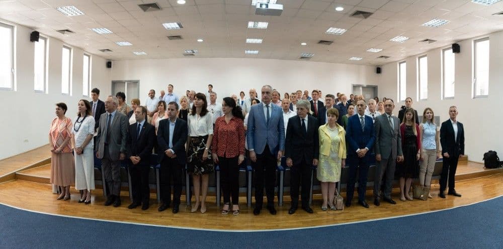 Istorijskom institutu uručena Plaketa UCG Istorijskom institutu uručena Plaketa UCG