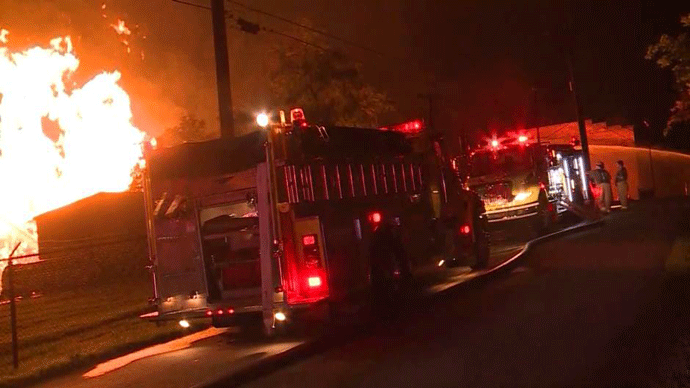 (VIDEO) Veliki požar u skladištu burbona Jim Beam (VIDEO) Veliki požar u skladištu burbona Jim Beam