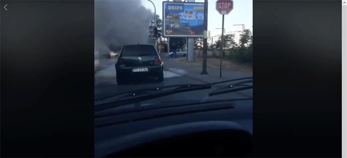 Zapalio se golf IV kod Vezirovog mosta (VIDEO) Zapalio se golf IV kod Vezirovog mosta (VIDEO)