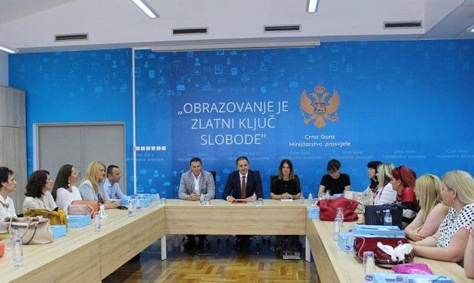 Mijenjajte sistem vrijednosti i ne podliježite pritiscima u vezi sa ocjenjivanjem učenika Mijenjajte sistem vrijednosti i ne podliježite pritiscima u vezi sa ocjenjivanjem učenika