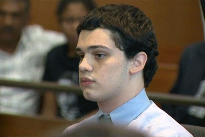 Odsjekao prijatelju glavu, dobio dvije doživotne kazne Odsjekao prijatelju glavu, dobio dvije doživotne kazne