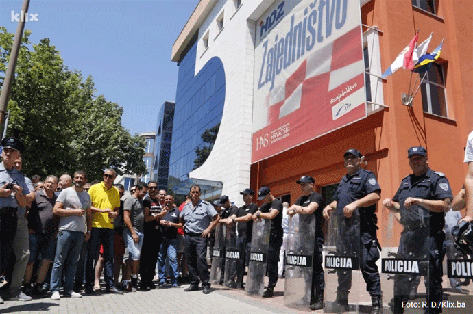 Ratoborni radnici dočekali direktore i političare Klix