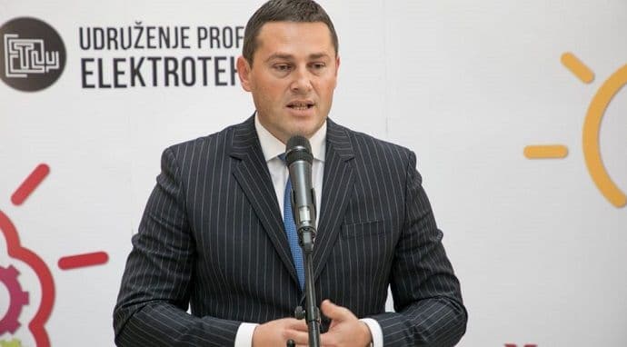 Elektrotehničari i kuvari najtraženiji među svršenim osnovcima Elektrotehničari i kuvari najtraženiji među svršenim osnovcima