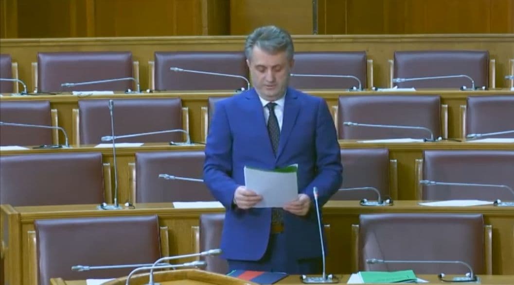 Nuhodžić: Nema zabrane ulaska u Crnu Goru; Mitrović i Raković negirali tvrdnje ministra Nuhodžić: Nema zabrane ulaska u Crnu Goru; Mitrović i Raković negirali tvrdnje ministra