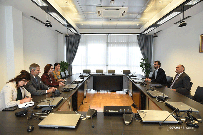 Omogućiti veće prisustvo američkih investitora Omogućiti veće prisustvo američkih investitora