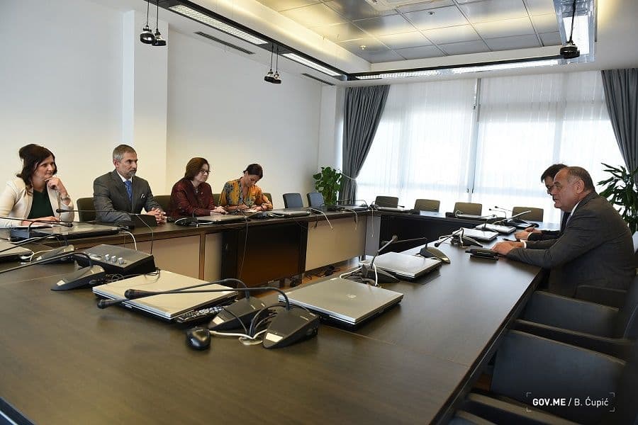 Simović sa ambasadorkom SAD Rajzing Rajnke Simović sa ambasadorkom SAD Rajzing Rajnke