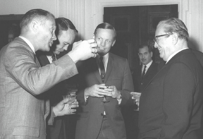 Titova poruka o bratstvu i jedinstvu ostavljena na Mjesecu Tito sa članovima posade Apola 11