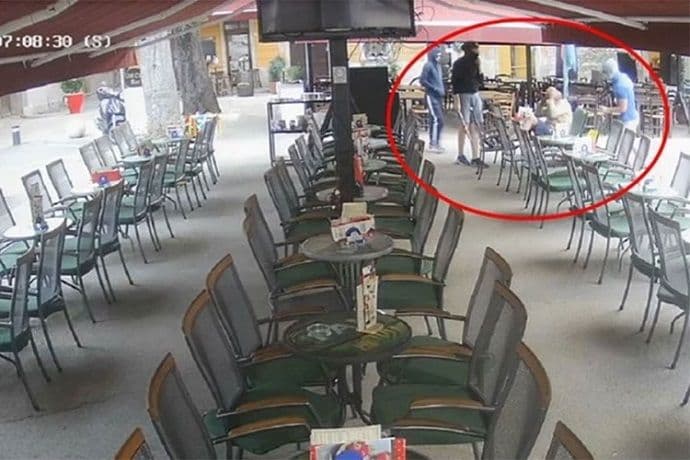 (VIDEO) Trojica mladića palicama pretukli penzionera (VIDEO) Trojica mladića palicama pretukli penzionera