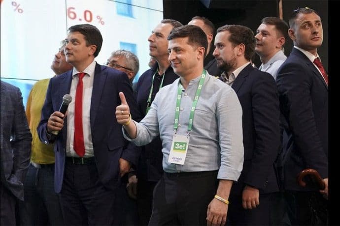 Novu ukrajinsku Vladu formiraju stranke glumca i rok zvijezde? Novu ukrajinsku Vladu formiraju stranke glumca i rok zvijezde?