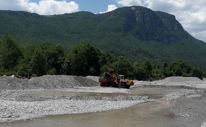 Nove prekršajne prijave za pokušaj nelegalne eksploatacije šljunka i pijeska iz Morače i Grnčara Nove prekršajne prijave za pokušaj nelegalne eksploatacije šljunka i pijeska iz Morače i Grnčara