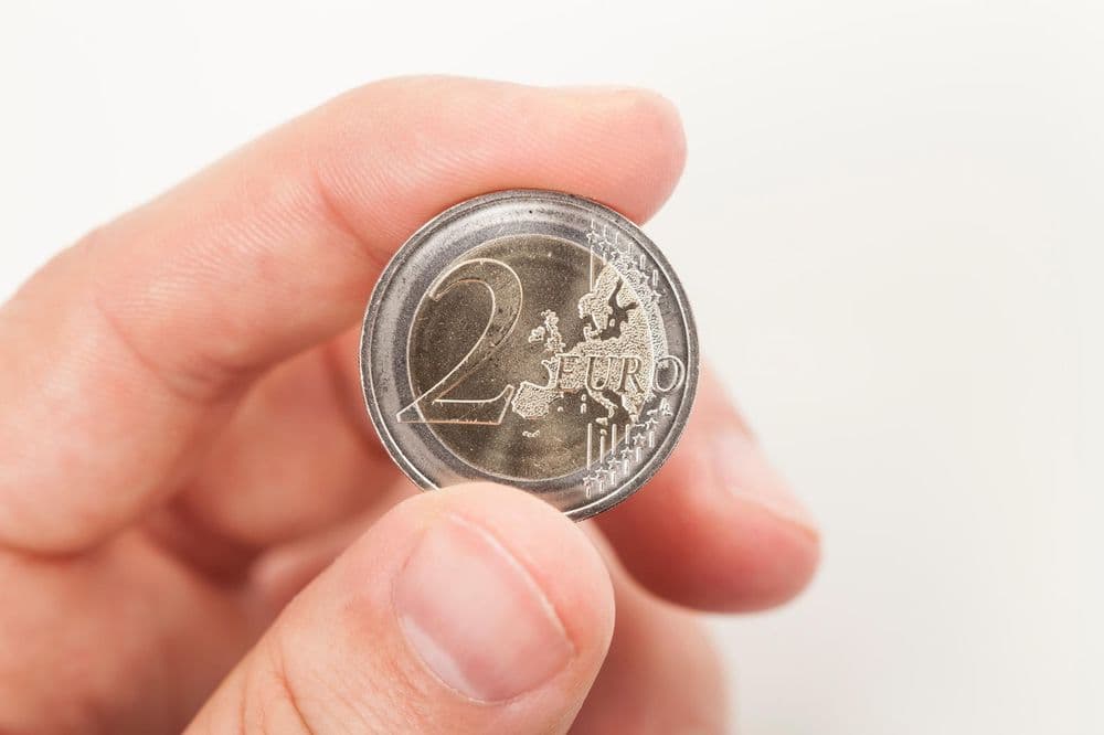 Najčešće se faslifikuju kovanice od dva eura, lažni novac veoma dobre izrade Najčešće se faslifikuju kovanice od dva eura, lažni novac veoma dobre izrade