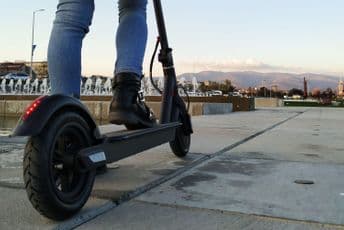 Đoković: Roditelji da zabrane djeci da voze električne trotinete Đoković: Roditelji da zabrane djeci da voze električne trotinete