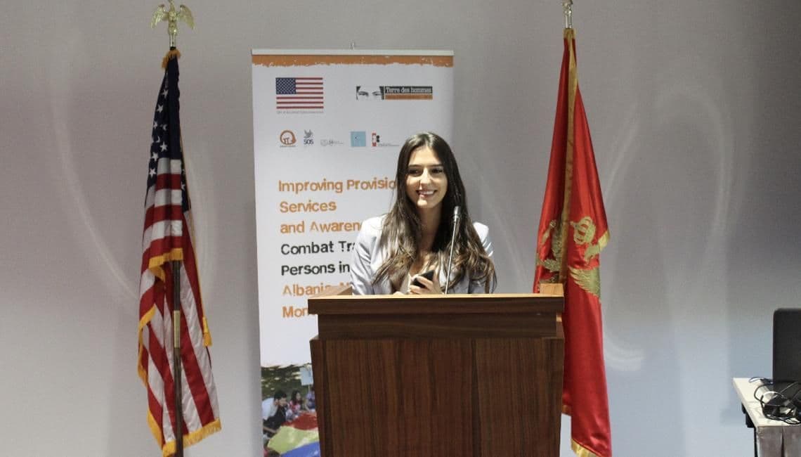 Seksualna zloupotreba djevojčica putem interneta ozbiljna prijetnja za njihov siguran život Seksualna zloupotreba djevojčica putem interneta ozbiljna prijetnja za njihov siguran život