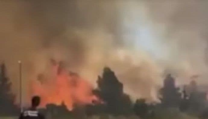 Veliki požar kod Šibenika, zatvoren autoput Veliki požar kod Šibenika, zatvoren autoput