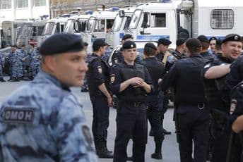 Moskva: Uhapšeno više od 1000 ljudi, policija upala u televiziju koja je prenosila protest