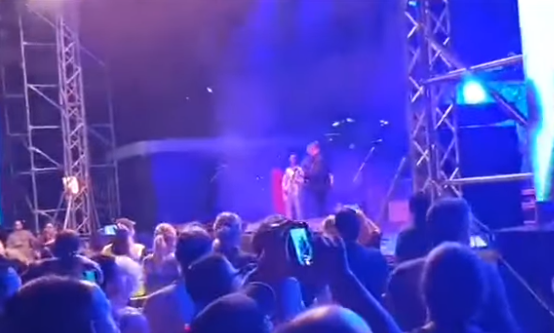 Frontmen grupe Van Gogh pogođen flašom u glavu (VIDEO) Frontmen grupe Van Gogh pogođen flašom u glavu (VIDEO)