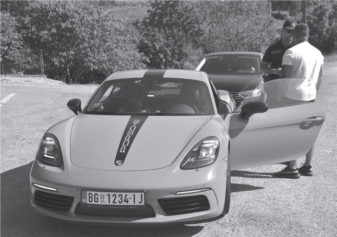 „Poršeom“ kroz Platije 120 na sat „Poršeom“ kroz Platije 120 na sat