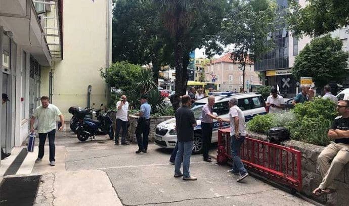 Zbog dojave o bombi evakuisana zgrada Slobodne Dalmacije Zbog dojave o bombi evakuisana zgrada Slobodne Dalmacije