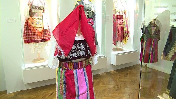 Narodni muzej Crne Gore dobio na poklon anamalsku nošnju Narodni muzej Crne Gore dobio na poklon anamalsku nošnju