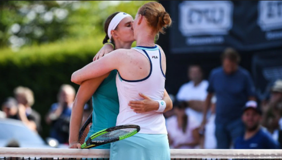 Teniserke igrale jedna protiv druge pa se strastveno poljubile (VIDEO) Alison Van Ujtvank