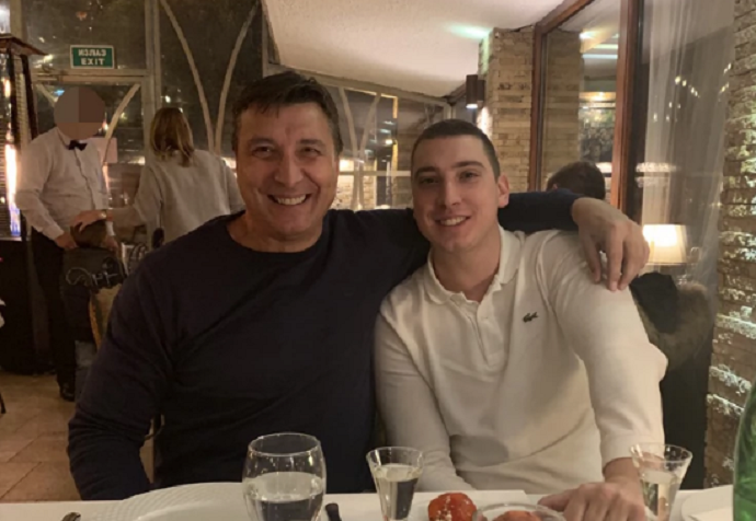 Ubio mi je sina kao psa, bez ikakvog razloga Ubio mi je sina kao psa, bez ikakvog razloga