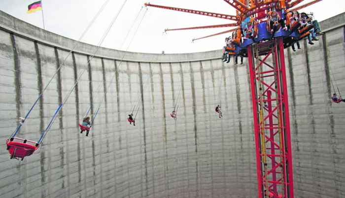 Četvoro djece povrijeđeno zbog kvara na ringišpilu Četvoro djece povrijeđeno zbog kvara na ringišpilu
