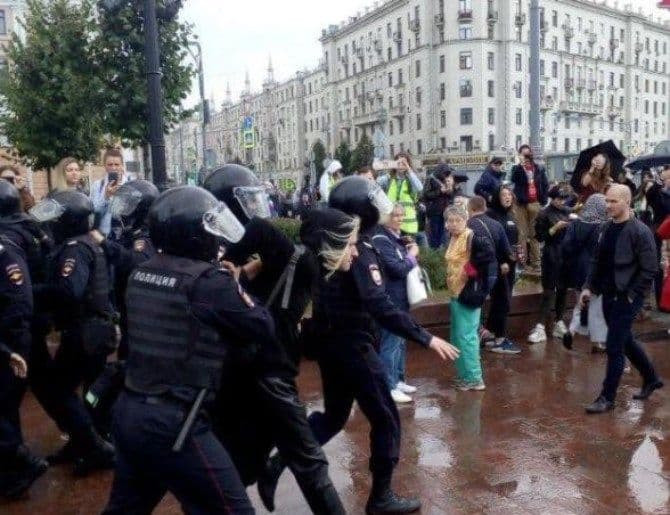 Haos u Moskvi: Ulicama odzvanja "dolje Putin", skoro 200 uhapšenih Haos u Moskvi: Ulicama odzvanja "dolje Putin", skoro 200 uhapšenih