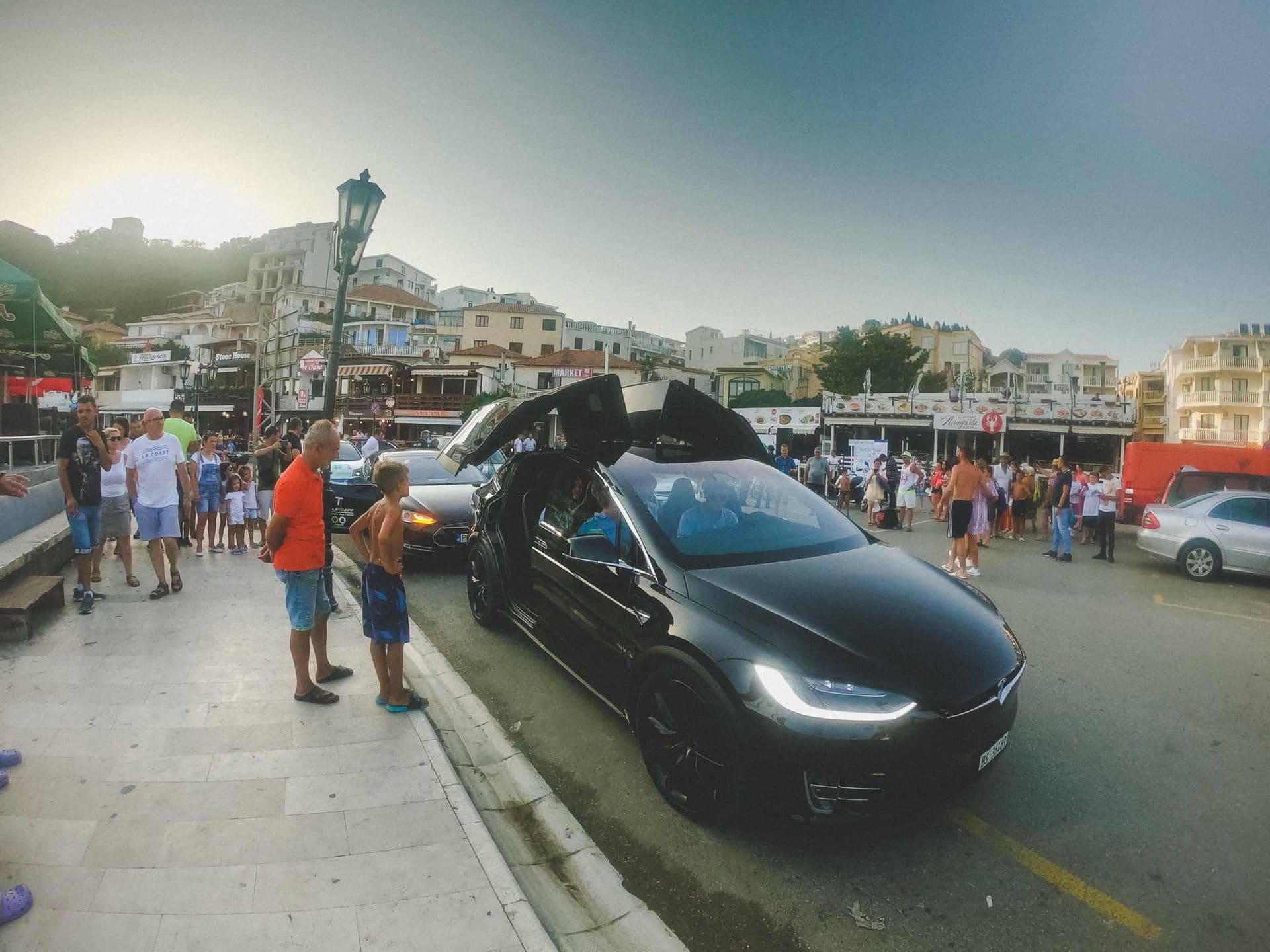 Dobra posjećenost građana i turista prezentaciji električnih vozila u Ulcinju Dobra posjećenost građana i turista prezentaciji električnih vozila u Ulcinju