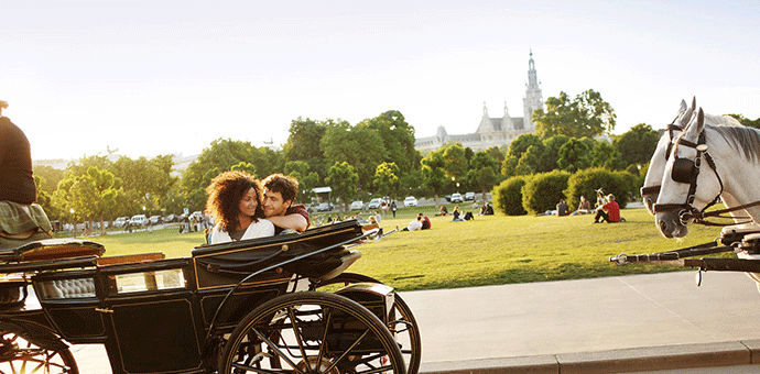 Fijaker stari ulicama luta Fijaker stari ulicama luta