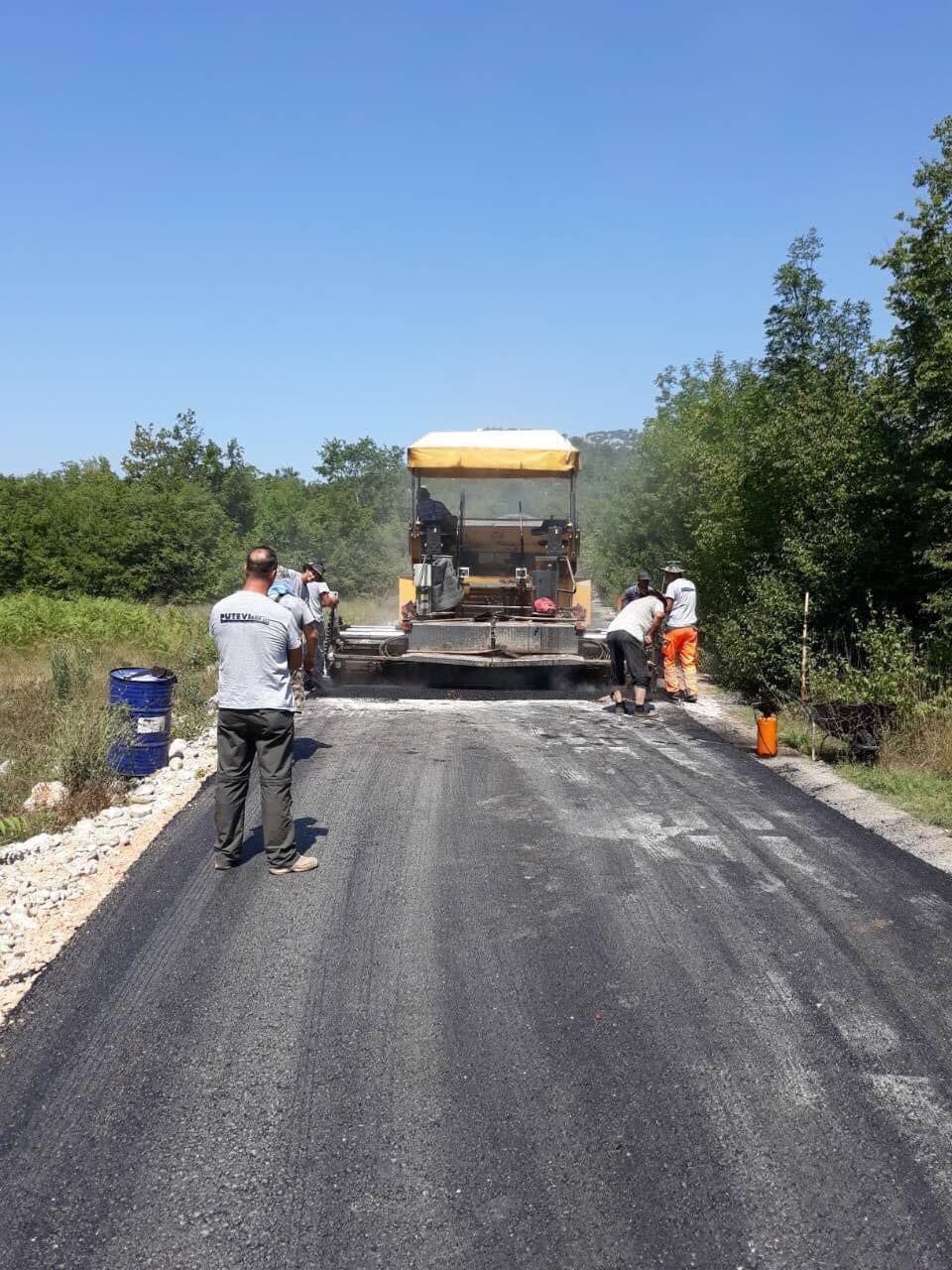Otežano saobraćanje od Rvaša prema Dodošima i Karuču Otežano saobraćanje od Rvaša prema Dodošima i Karuču