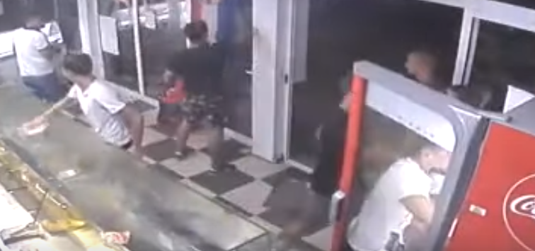 Grupa mladića demolirala pekaru, motiv reketiranje Grupa mladića demolirala pekaru, motiv reketiranje