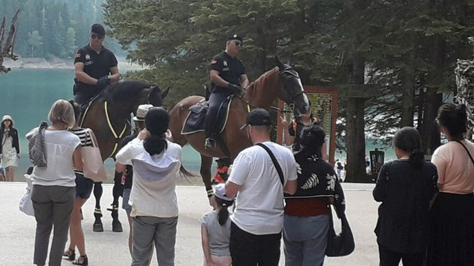 Konjička policija patrolira ulicama Žabljaka Konjička policija patrolira ulicama Žabljaka