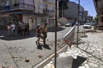 TURSKA: U zemljotresu oštećeno oko 1.000 zgrada