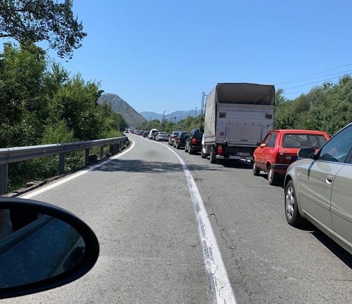 Velike kolone na putu Podgorica - Bar Velike kolone na putu Podgorica - Bar