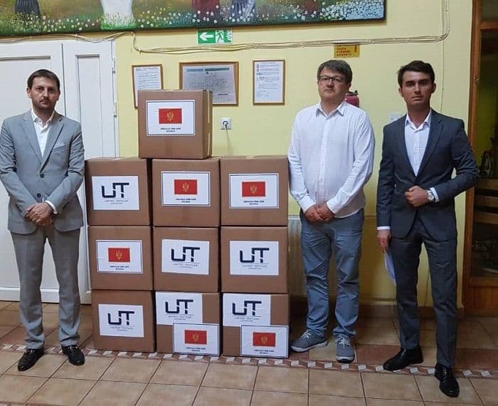 Ambasada Crne Gore donirala garderobu djeci sa smetnjama u razvoju Ambasada Crne Gore donirala garderobu djeci sa smetnjama u razvoju