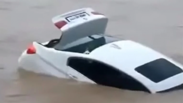 VIDEO: Gurnuo u rijeku poklonjeni BMW jer je želio Jaguar VIDEO: Gurnuo u rijeku poklonjeni BMW jer je želio Jaguar