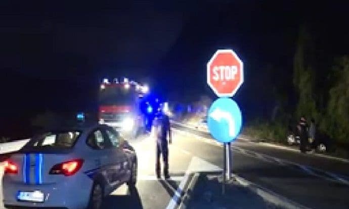 U udesu kod Rijeke Crnojevića povrijeđene četiri osobe U udesu kod Rijeke Crnojevića povrijeđene četiri osobe