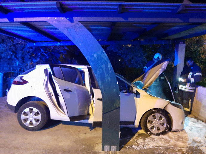 U Tivtu gorio automobil U Tivtu gorio automobil