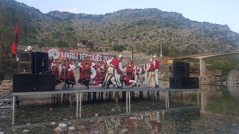 Ministarstvo kulture: Prijava zbog isticanja albanske zastave, zakone svi moraju da poštuju Foto: ulqini-online.com