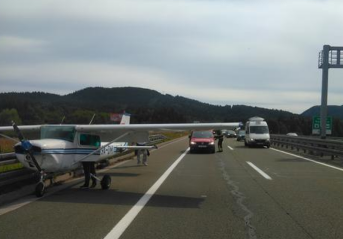Na autoputu kod Zagreba sletio avio, vozači prestravljeni Na autoputu kod Zagreba sletio avio, vozači prestravljeni