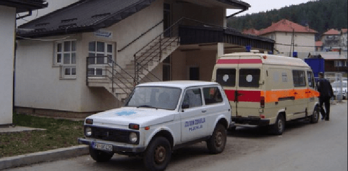 Žena kamenovala vozilo Hitne pomoći u Pljevljima? Foto: PV Informer