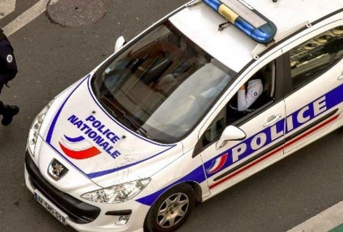 Zaustavili oca sa dvoje djece u autu, u gepeku našli mrtvu ženu Zaustavili oca sa dvoje djece u autu, u gepeku našli mrtvu ženu