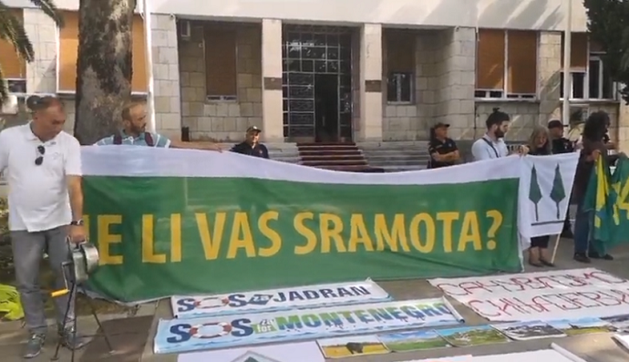 Dok se poslanici prepucavaju, prirodni resursi se uništavaju Dok se poslanici prepucavaju, prirodni resursi se uništavaju