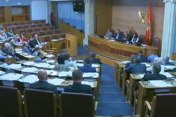 Vuletić: Plašim se da ne možemo kažnjavati poslanike dok ne donesemo Zakon Vuletić: Plašim se da ne možemo kažnjavati poslanike dok ne donesemo Zakon