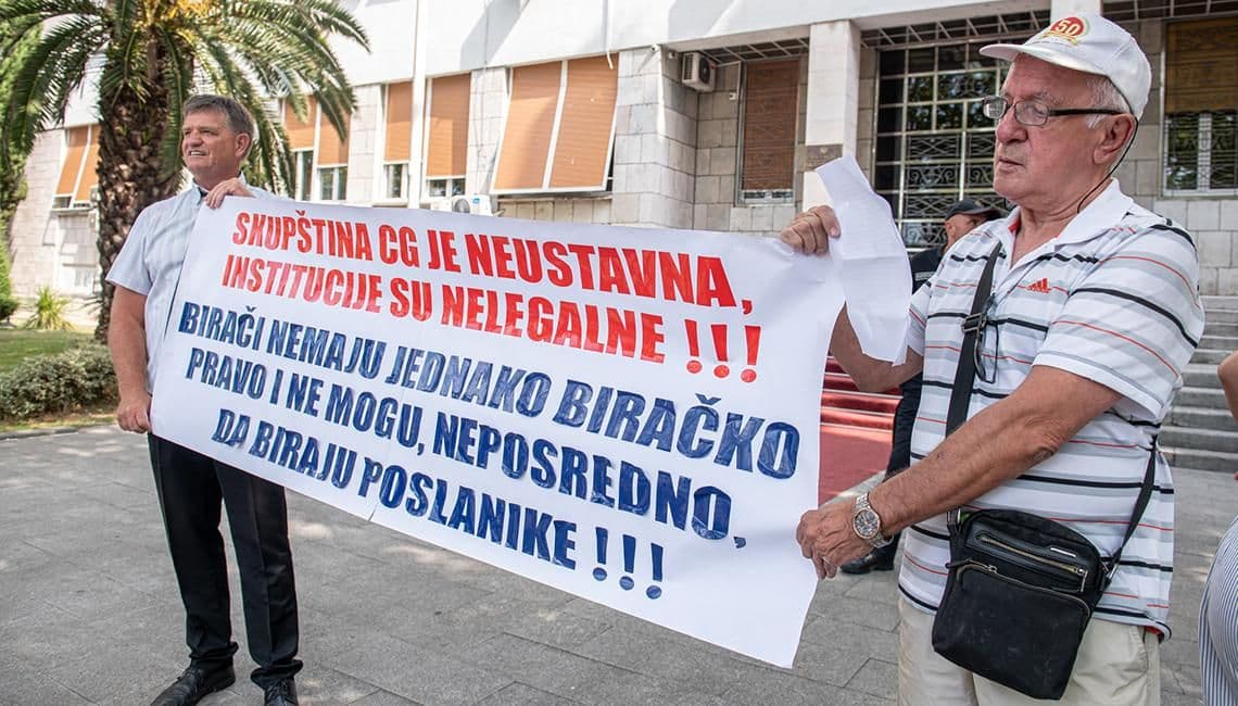 Poslanici da izmijene izborno zakonodavstvo u cilju ostvarivanja jednakog biračkog prava za sve građane Poslanici da izmijene izborno zakonodavstvo u cilju ostvarivanja jednakog biračkog prava za sve građane